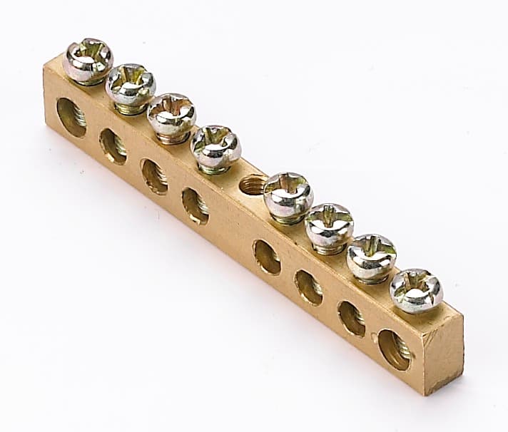 Шина PEN земля-ноль ШН-101 8 отверстий крепеж по центру сечение 6x9мм 100А длина 64мм