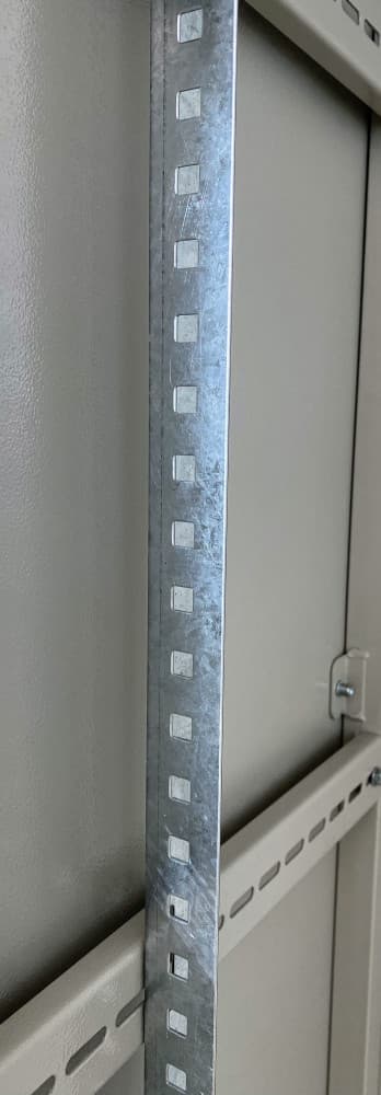 Профиль вертикальный 1800x36х36 ПВ-01